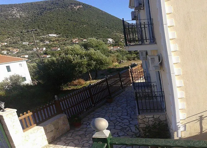 Iriana Village דירה
